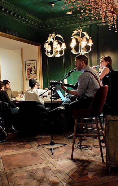 Cantando en Relais de Paris
